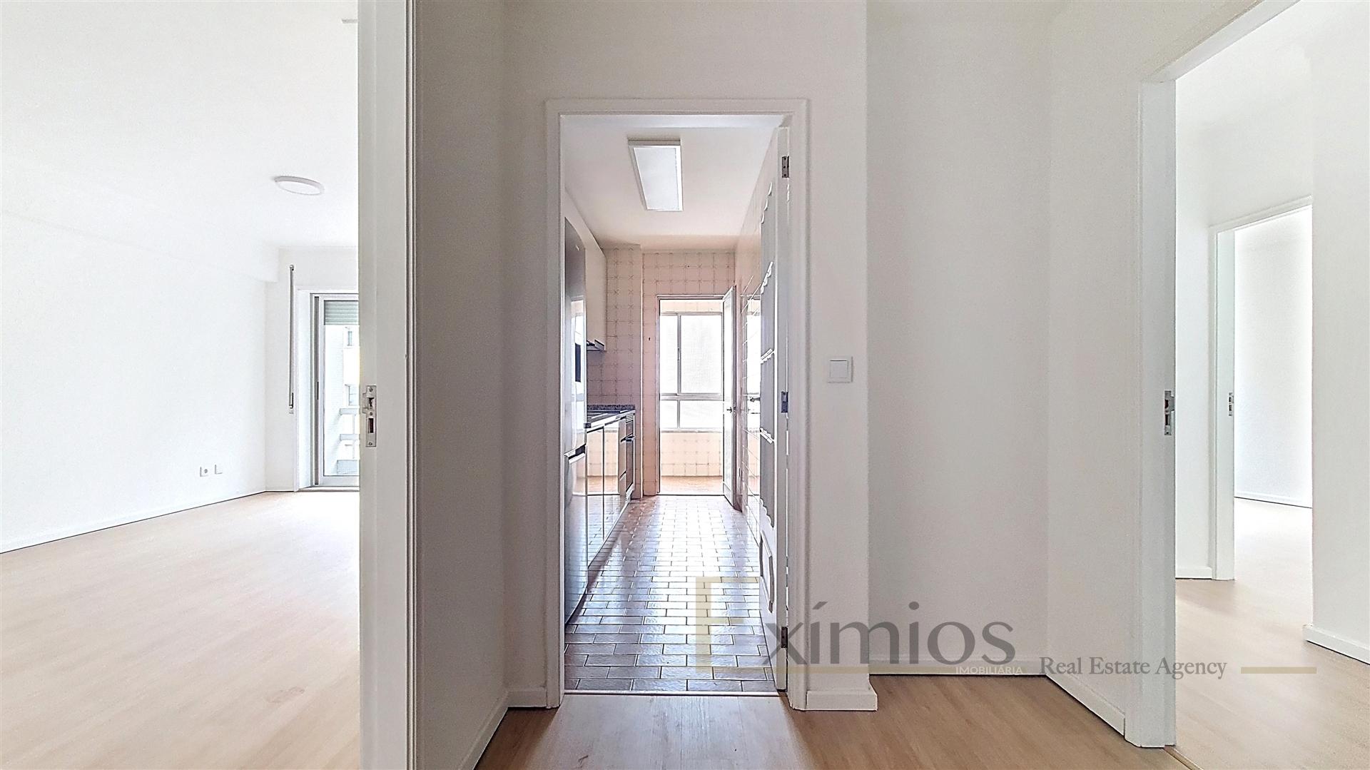 Apartamento T2, remodelado, no centro da cidade do Porto