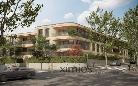 Apartamento T4, em construção, na Foz do Porto