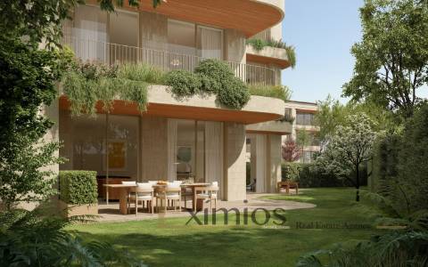 Apartamento T4, em construção, na Foz do Porto