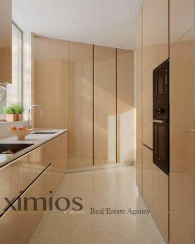 Apartamento T4, em construção, na Foz do Porto