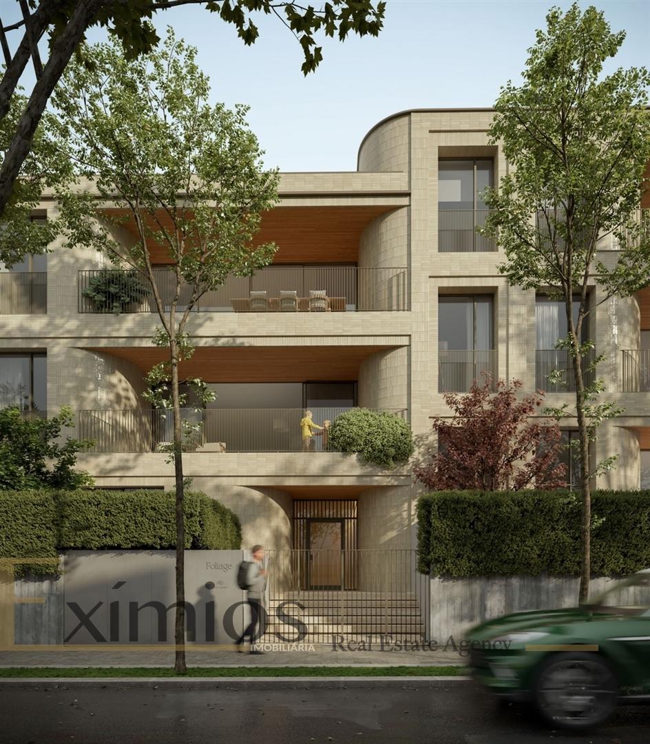 Apartamento T4, em construção, na Foz do Porto