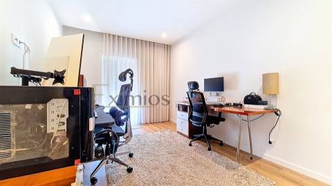 Apartamento T2 com garagem para dois carros, em Gião