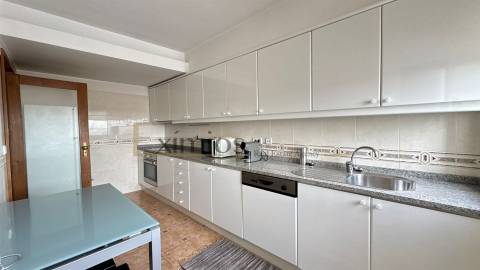 Apartamento T2 com garagem, no centro da Póvoa de Varzim
