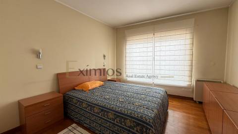 Apartamento T2 com garagem, no centro da Póvoa de Varzim