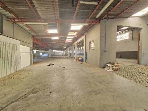 Armazém  Venda em Penamaior,Paços de Ferreira