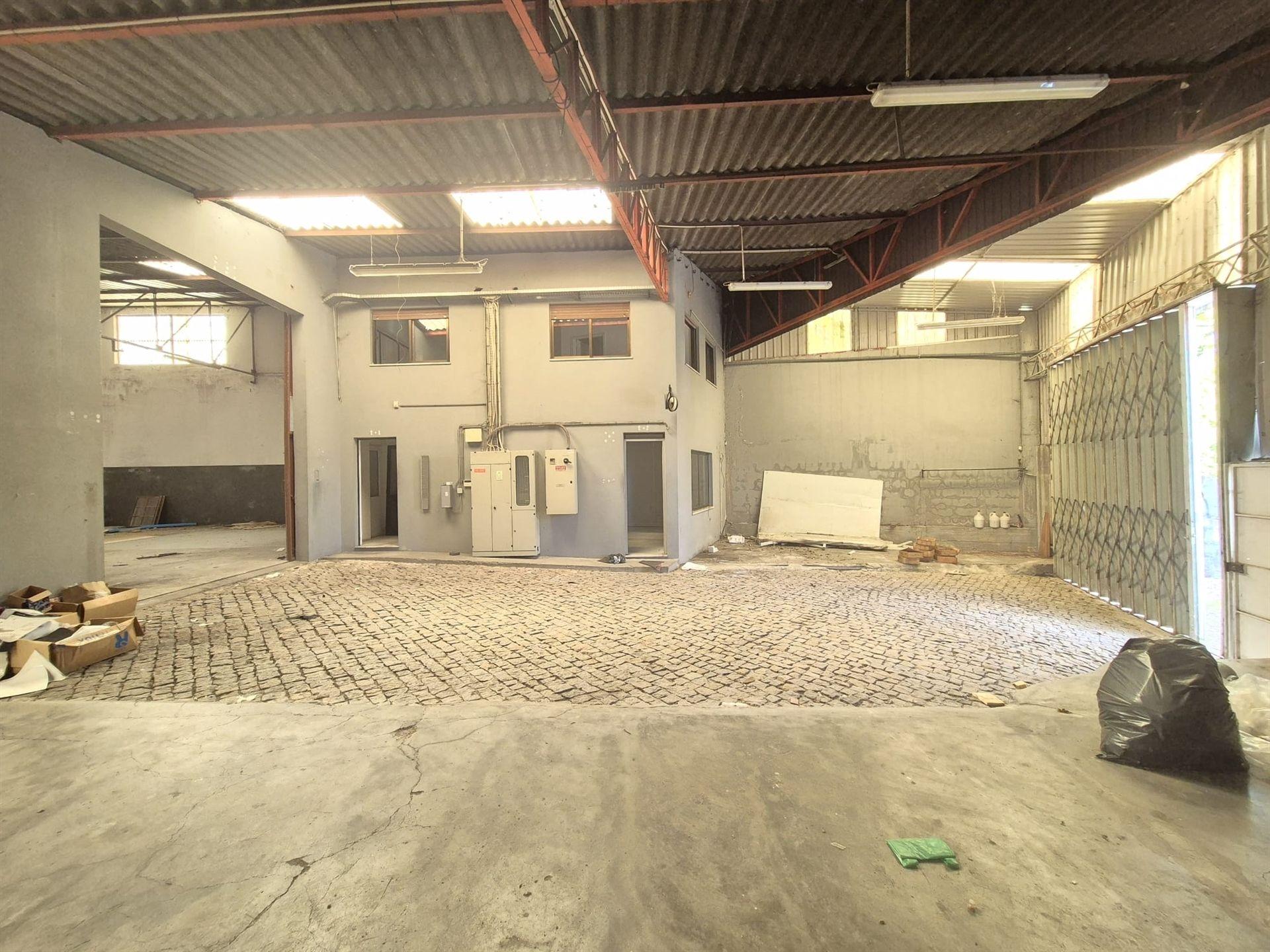 Armazém  Venda em Penamaior,Paços de Ferreira