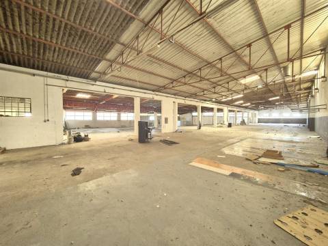 Armazém  Venda em Penamaior,Paços de Ferreira