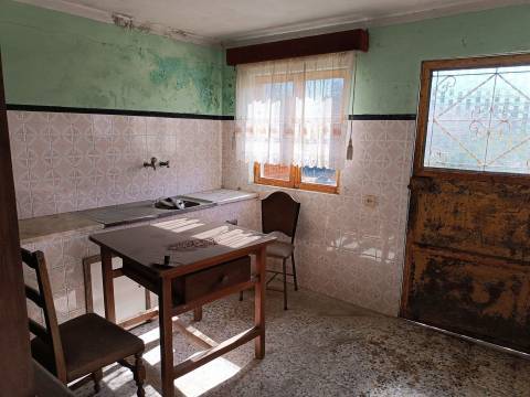 Moradia para Restaurar  Venda em Carvalhosa,Paços de Ferreira