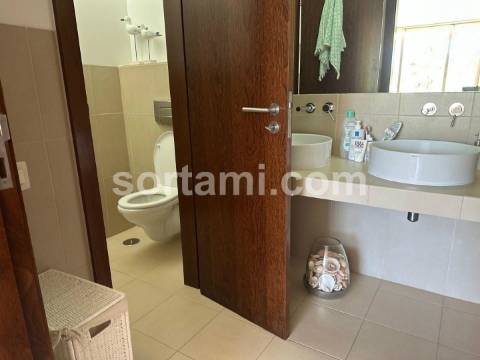 Apartamento T2 Venda em Guia,Albufeira
