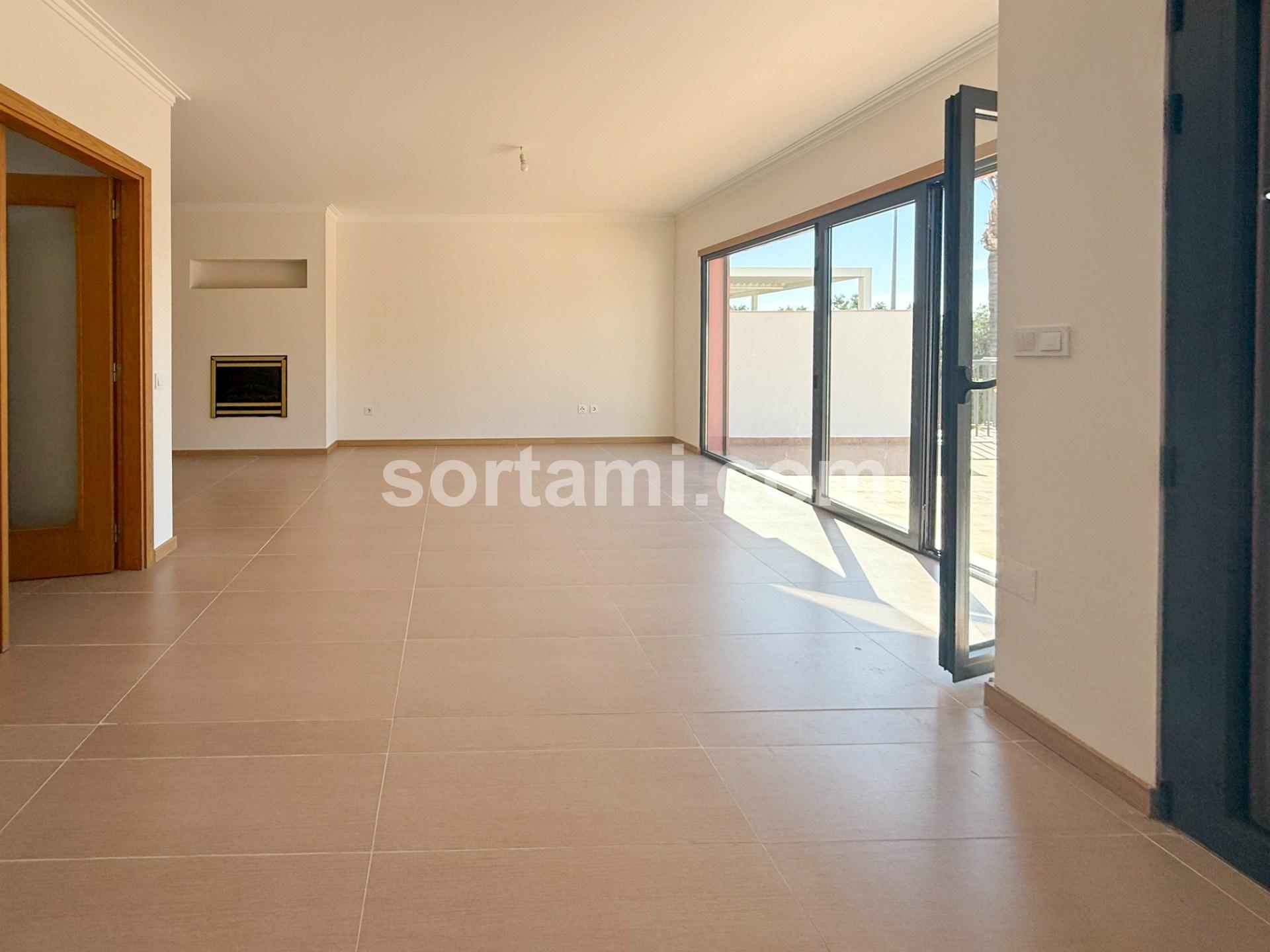Moradia em Banda T2 Venda em Guia,Albufeira