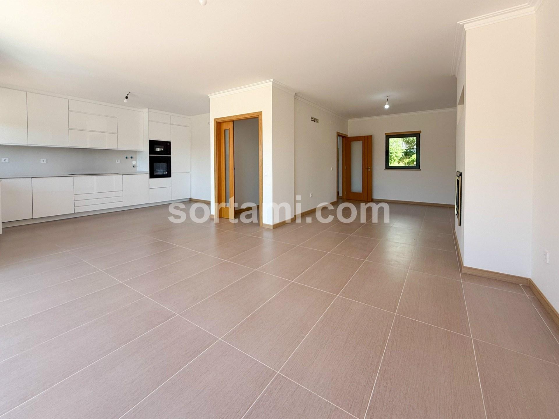 Moradia em Banda T2 Venda em Guia,Albufeira