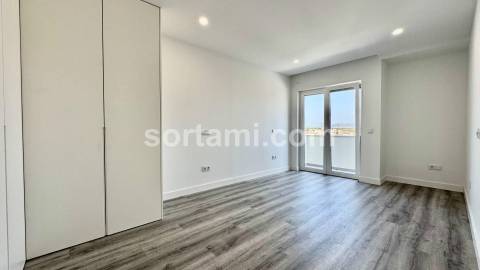 Moradia em Banda T3+2 Venda em Montenegro,Faro