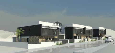 MORADIA V4 EM PROJETO C/ PISCINA NA SOBREDA