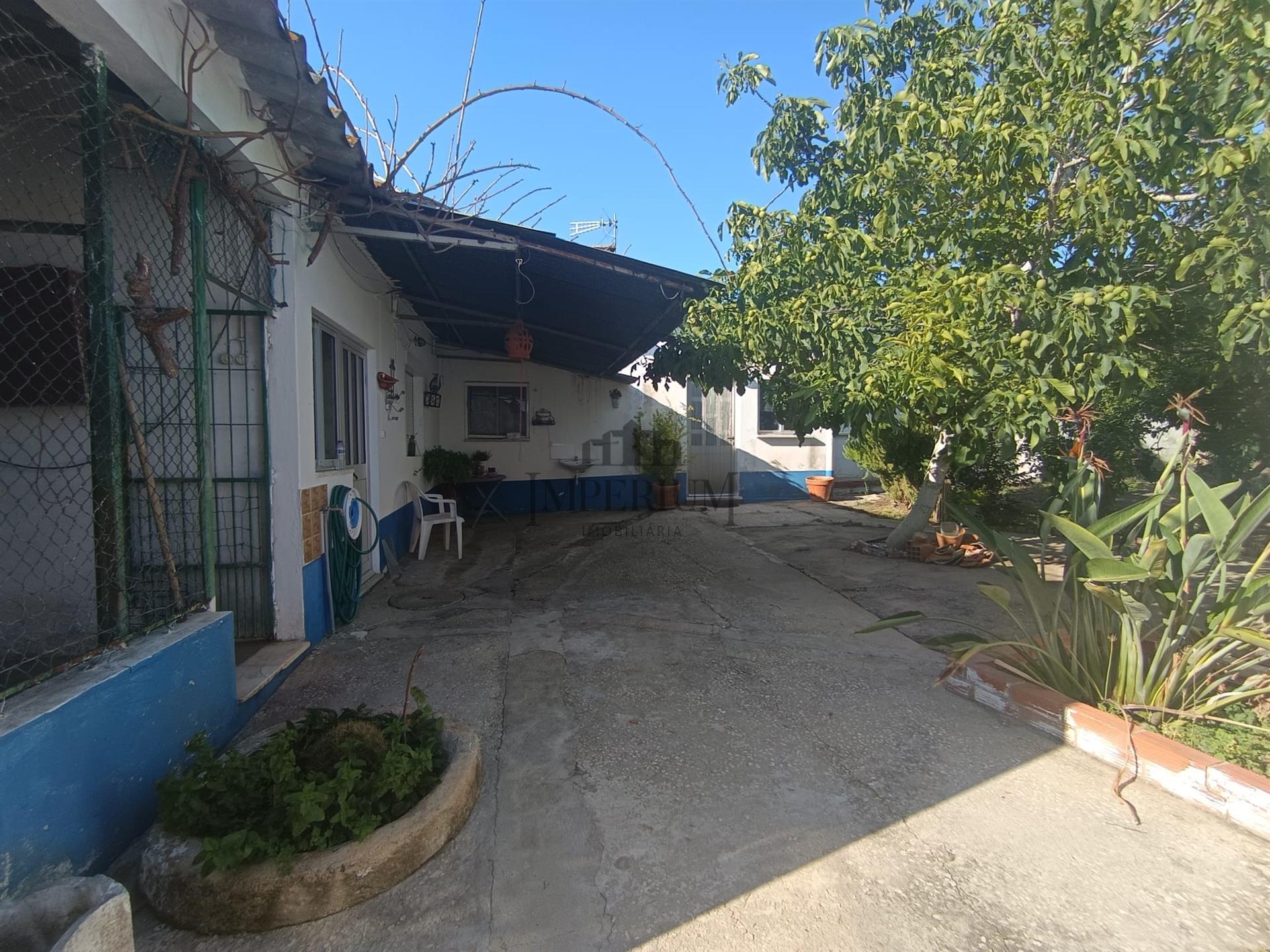 Moradia T2 Arrendamento em Alenquer (Santo Estêvão e Triana),Alenquer