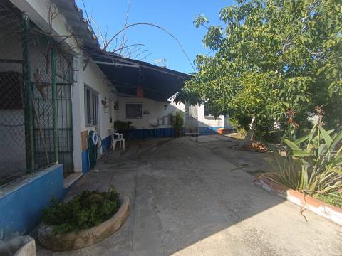 Moradia T2 Arrendamento em Alenquer (Santo Estêvão e Triana),Alenquer
