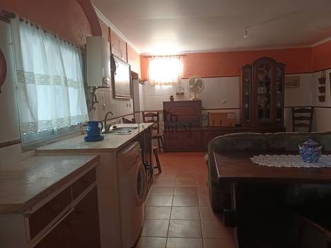 Moradia T2 Arrendamento em Alenquer (Santo Estêvão e Triana),Alenquer