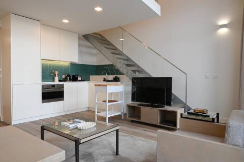 Loft T1 + T0 - Junto à Ponte D. Luís I - 350mt Est. Metro Jardim do Morro.