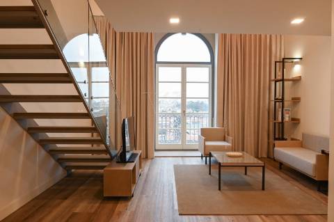 Loft T1 + T0 - Junto à Ponte D. Luís I - 350mt Est. Metro Jardim do Morro.