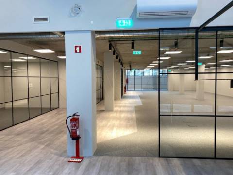 Edifício Escritórios com 6572 m2 -Centro de Porto