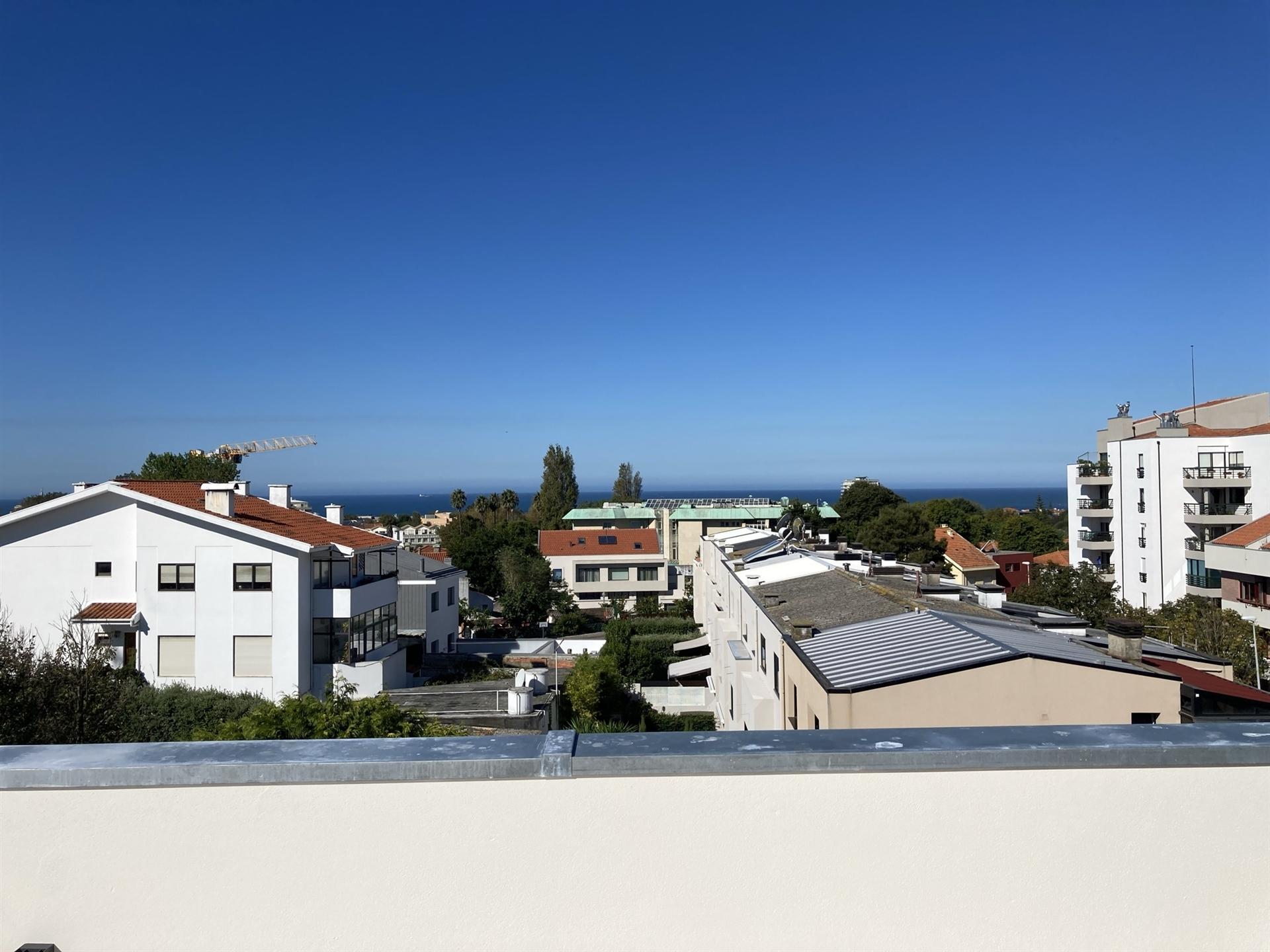 Apartamento T3 Duplex com piscina no terraço.