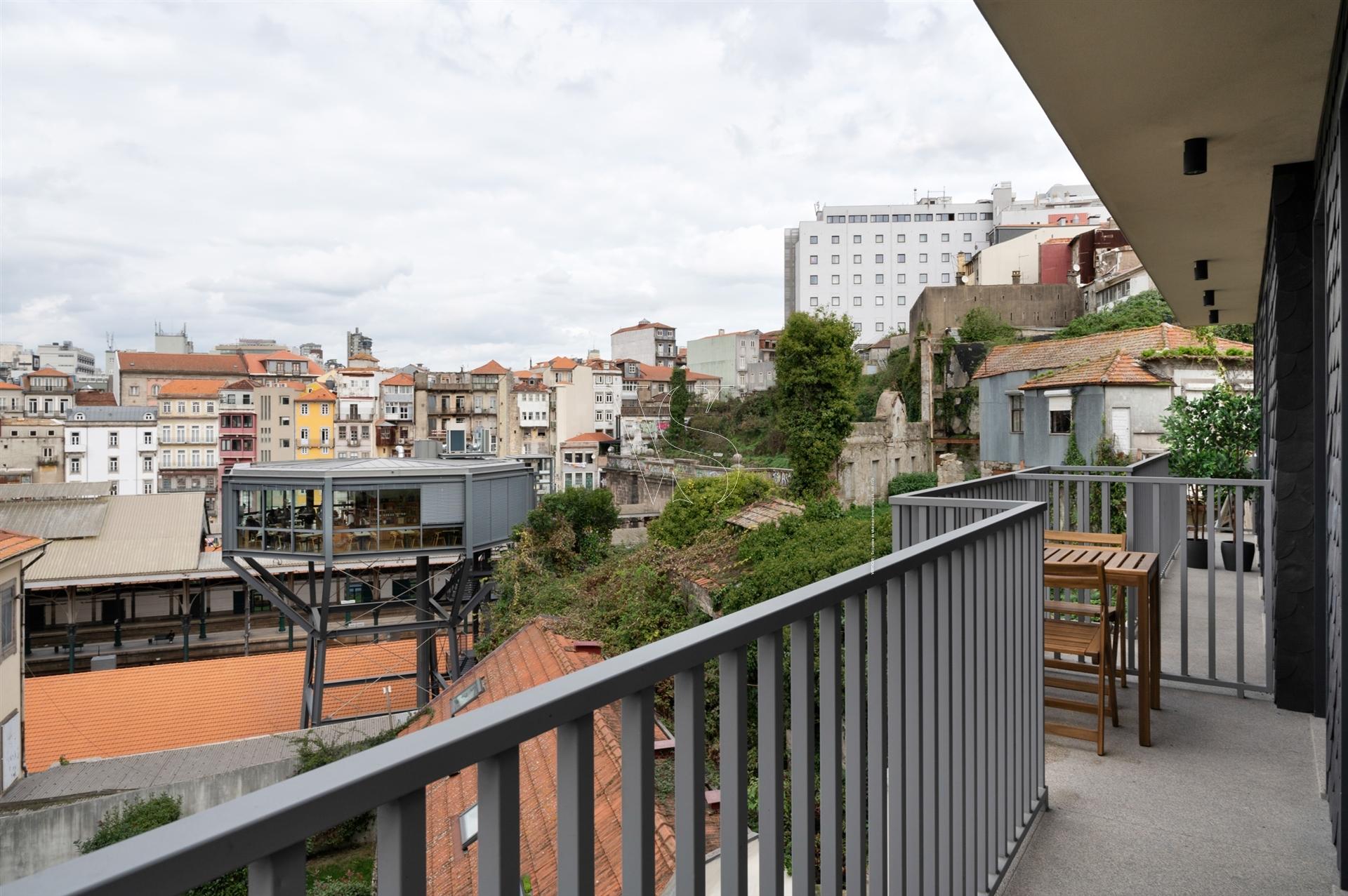 Apt. T1+1 c/ varanda a 190 mt  Est.do Metro S. Bento - Centro Histórico Porto