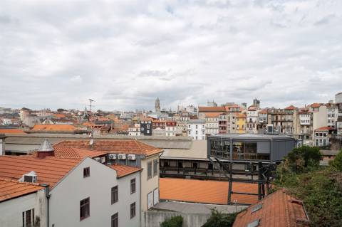 Apt. T1+1 c/ varanda a 190 mt  Est.do Metro S. Bento - Centro Histórico Porto