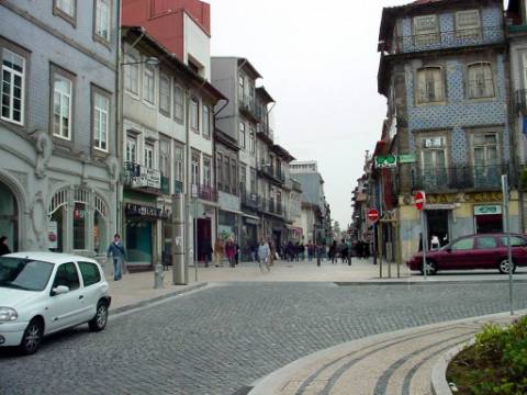 Espaço comercial para investimento em Cedofeita.