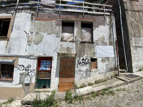 Prédio c/Projeto Aprovado. Vista sobre o Rio Douro. Zona Histórica do Porto