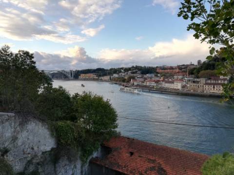 Prédio para reabilitar no CAIS CAPELO IVENS VN Gaia Porto