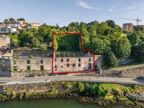 Prédio para reabilitar no CAIS CAPELO IVENS VN Gaia Porto