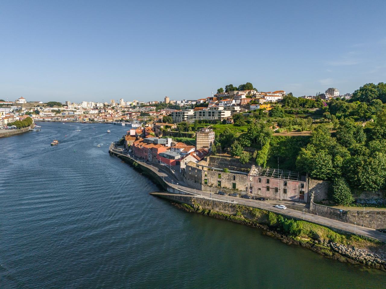 Prédio para reabilitar no CAIS CAPELO IVENS VN Gaia Porto