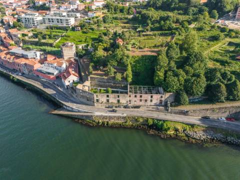 Prédio para reabilitar no CAIS CAPELO IVENS VN Gaia Porto
