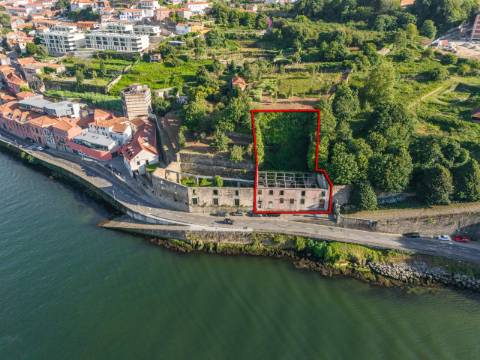 Prédio para reabilitar no CAIS CAPELO IVENS VN Gaia Porto