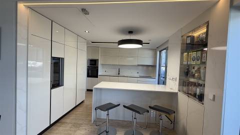 Penthouse Luxo c/ Vista Deslumbrante sobre o Porto, apenas a 10´walking distance da Av.da Boavista.