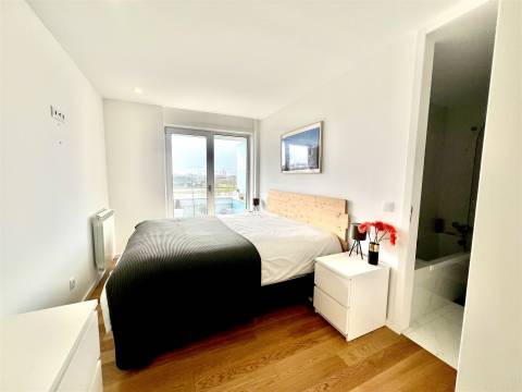 O Horizonte à Sua Porta: Cobertura T4 de Luxo - Matosinhos Sul