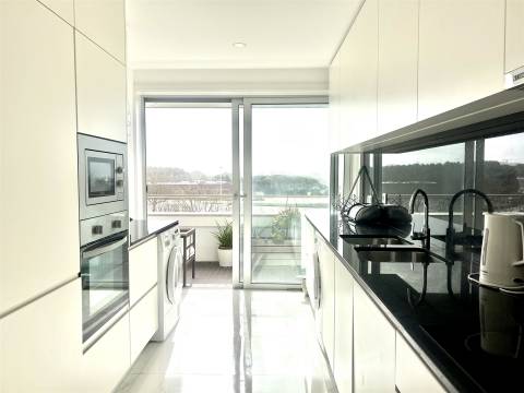 O Horizonte à Sua Porta: Cobertura T4 de Luxo - Matosinhos Sul