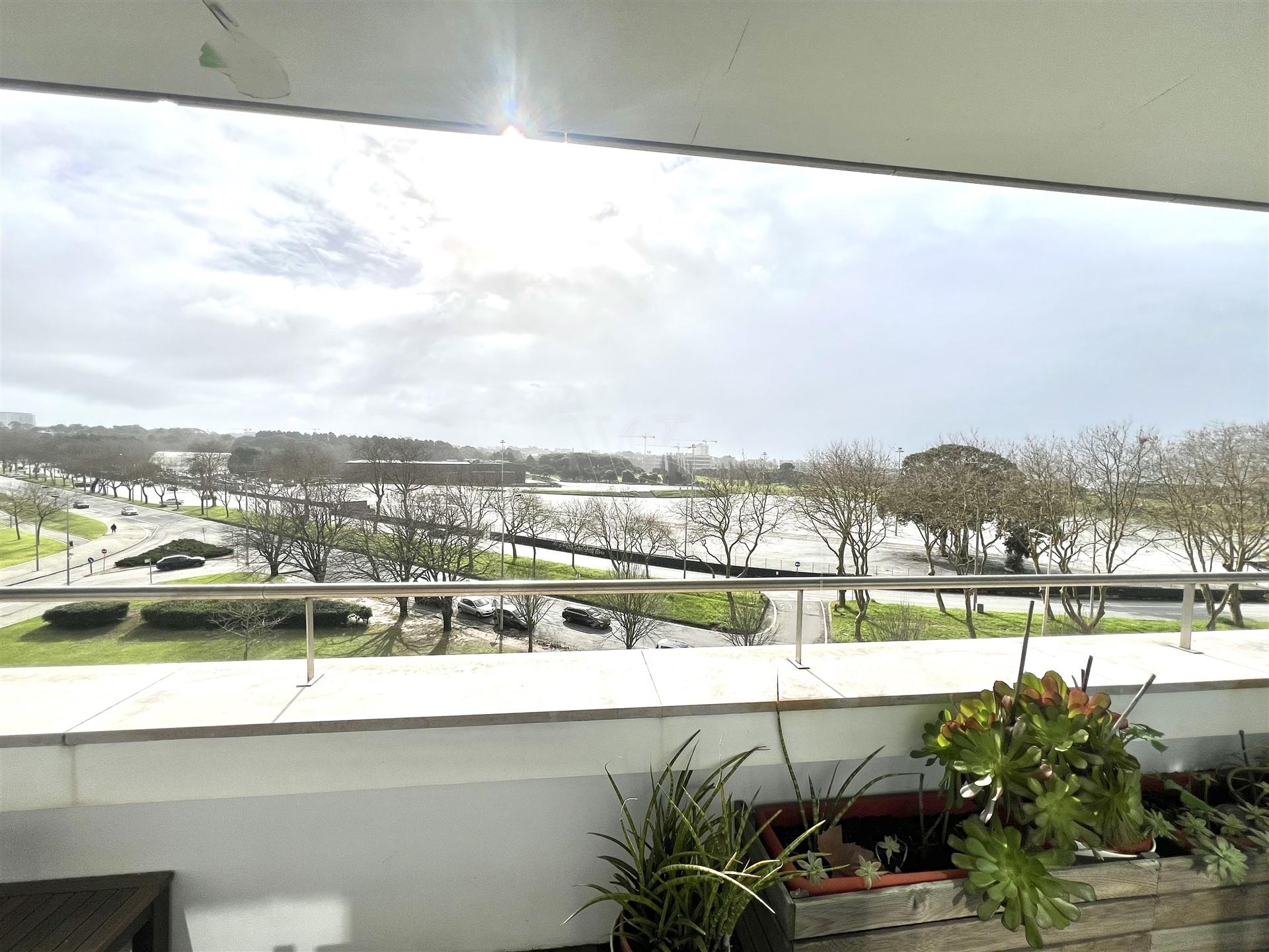 O Horizonte à Sua Porta: Cobertura T4 de Luxo - Matosinhos Sul