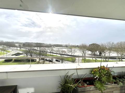 O Horizonte à Sua Porta: Cobertura T4 de Luxo - Matosinhos Sul