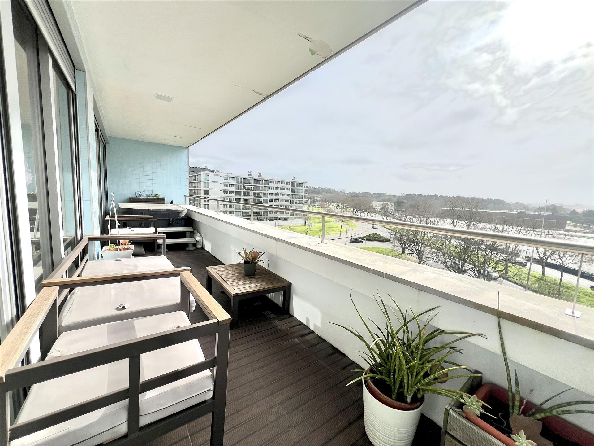 O Horizonte à Sua Porta: Cobertura T4 de Luxo - Matosinhos Sul