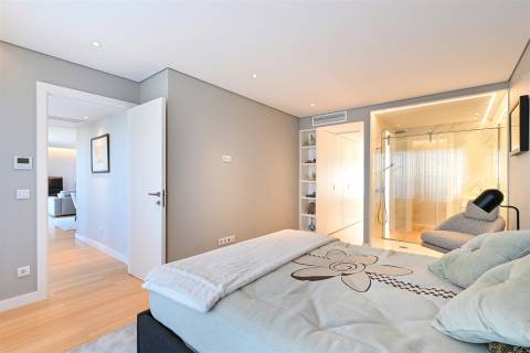 Penthouse Única no Porto com Terraço Panorâmico, Jacuzzi e Vistas Deslumbrantes.