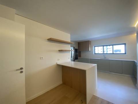 Moradia T5 de Luxo com Piscina na Zona Mais Exclusiva do Porto-Cristo Rei
