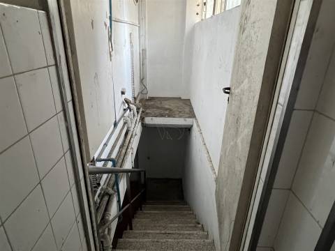 UMA LOJA PENSADA PARA MARCAS COM AMBIÇÃO - 377 m² - PORTO