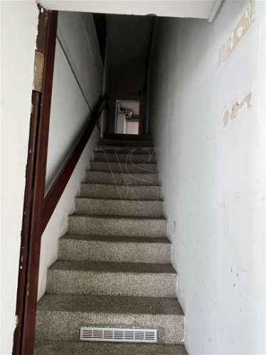 LOJA COM ELEVADA VISIBILIDADE PARA ARRENDAMENTO -  377 m² - PORTO