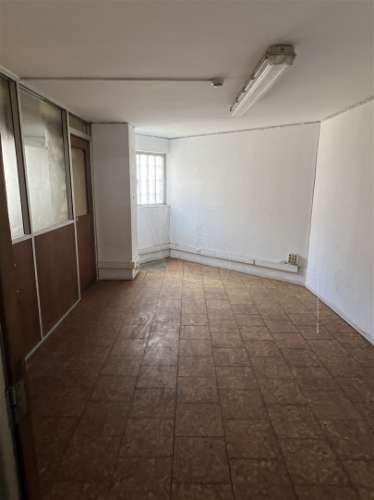 LOJA COM ELEVADA VISIBILIDADE PARA ARRENDAMENTO -  377 m² - PORTO