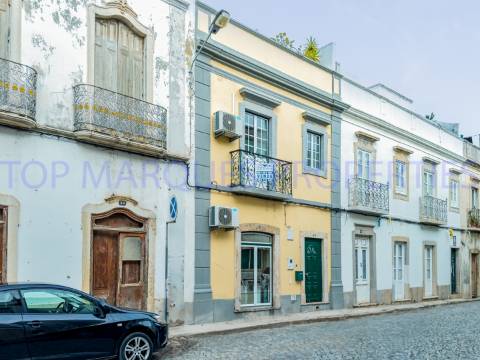 Casa Histórica T3 no coração de Olhão