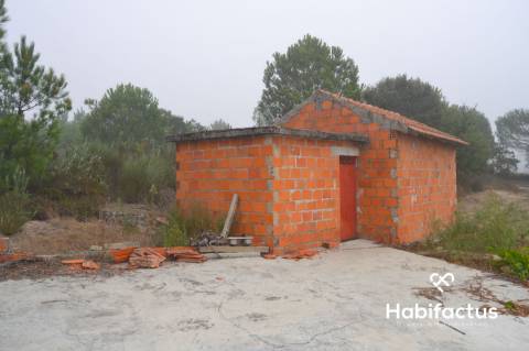 Terreno com 2012 m2 em Carvalhal Redondo.