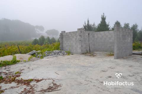 Terreno com 2012 m2 em Carvalhal Redondo.