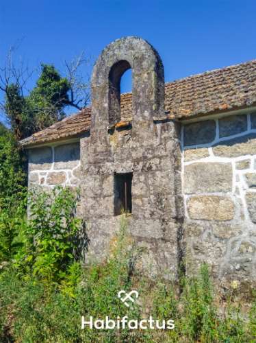 Quinta com casa senhorial brasonada em granito - Viseu