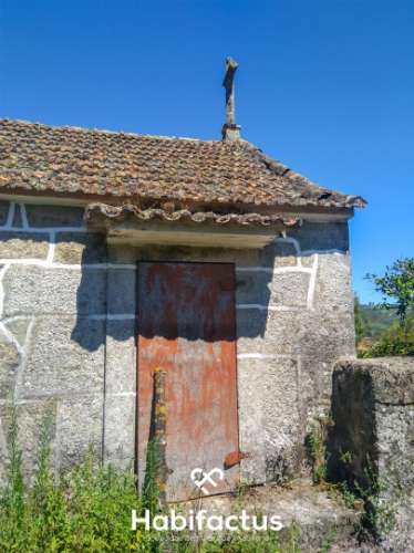 Quinta com casa senhorial brasonada em granito - Viseu