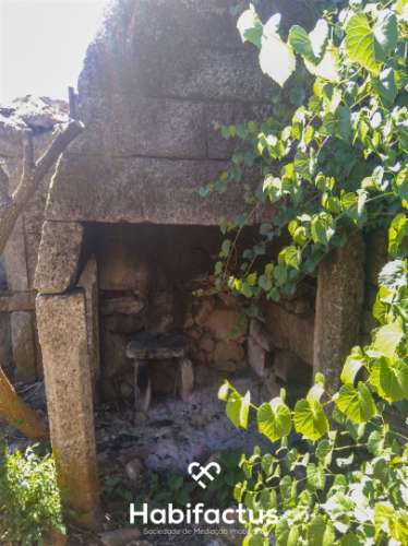 Quinta com casa senhorial brasonada em granito - Viseu